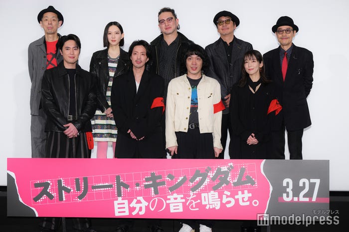 (後列左から)宮藤官九郎、中島セナ、中村獅童、大森南朋、田口トモロヲ監督(前列左から)間宮祥太朗、若葉竜也、峯田和伸、吉岡里帆(C)モデルプレス