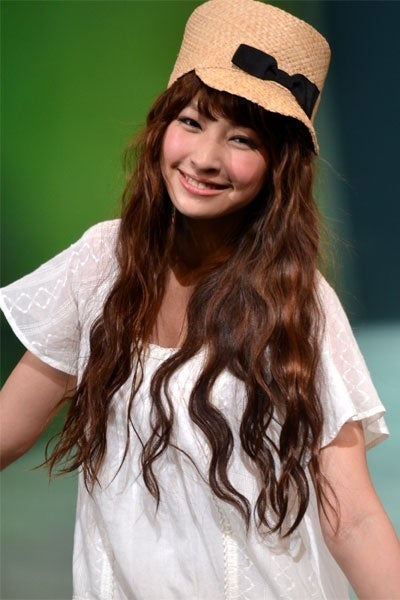 人気モデル、初めての水着グラビアに挑戦！「恥ずかしい」