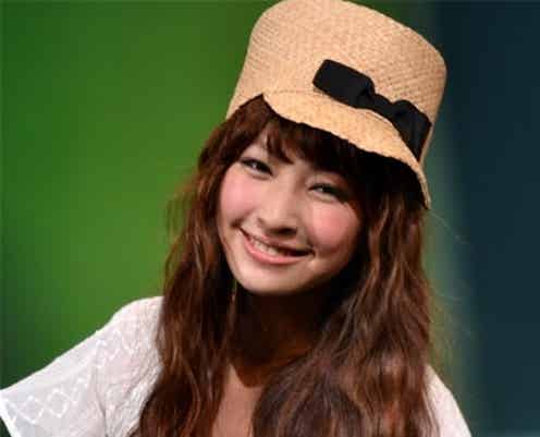 人気モデル、初めての水着グラビアに挑戦!「恥ずかしい」