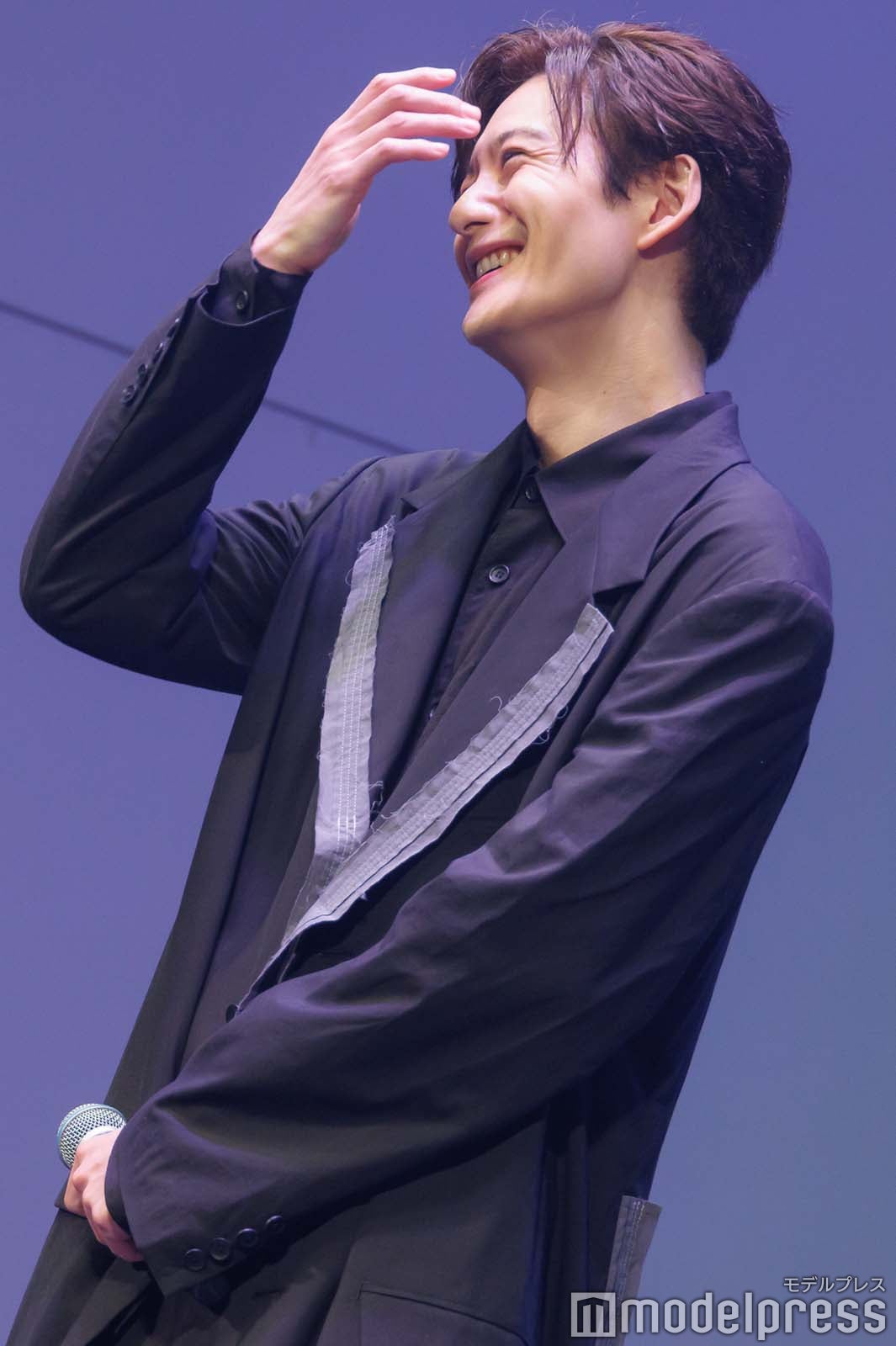 “子ども”キャストにタジタジの岡田将生（C）モデルプレス