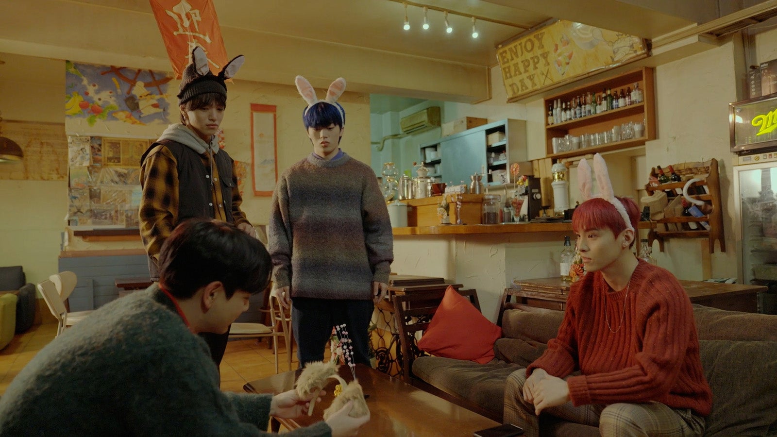 （手前から時計回りに）豆原一成、大平祥生、木全翔也、川西拓実 （C）LAPONE Entertainment Inc. （C）10ANTZ Inc.