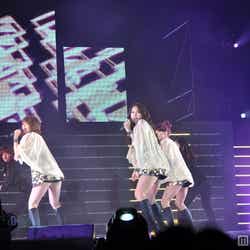 「Kiss」でパフォーマンスしたKARA