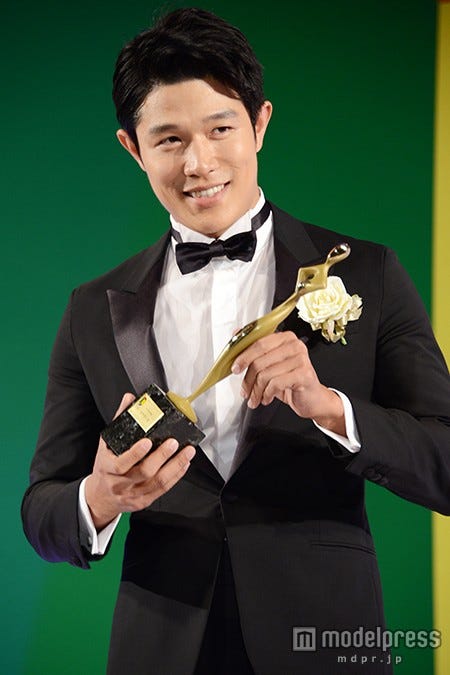 鈴木亮平