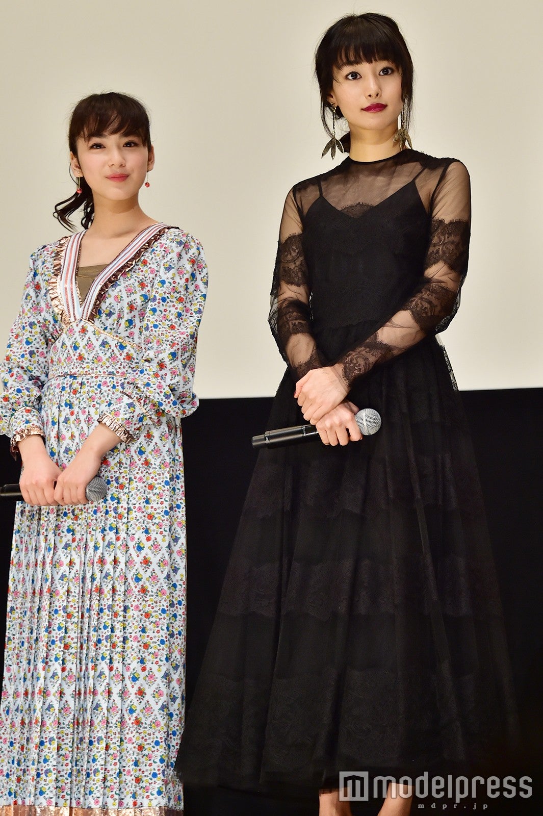 左から：平祐奈、忽那汐里 （C）モデルプレス