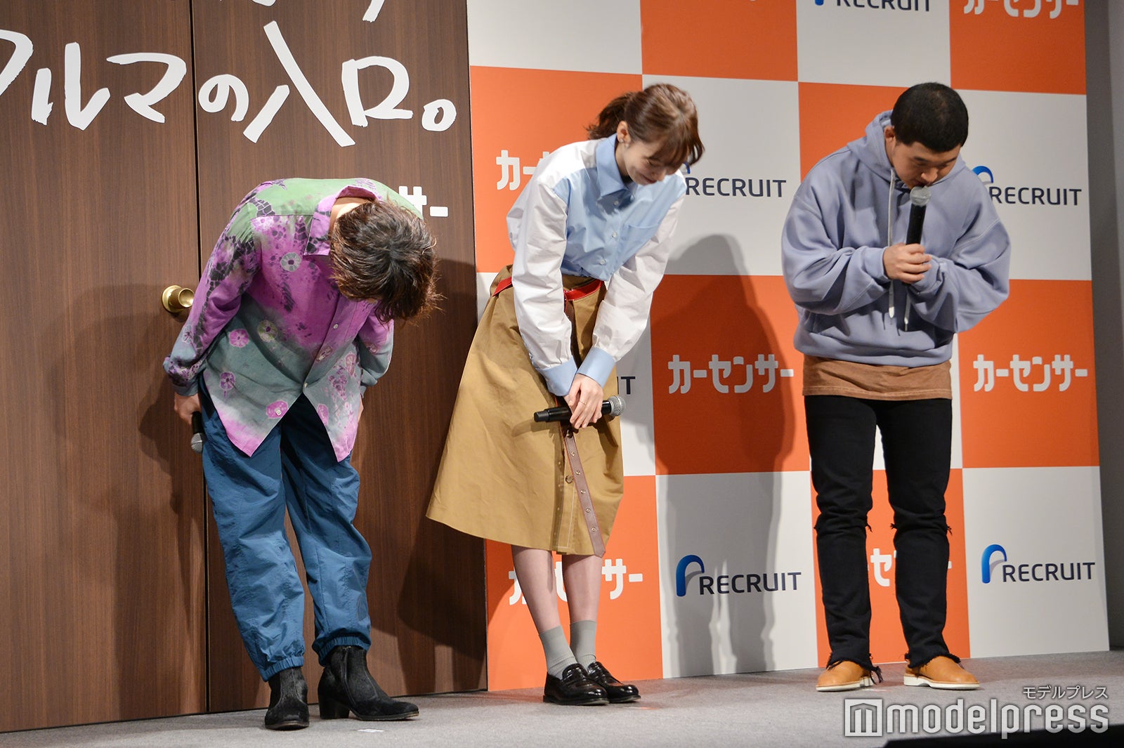 お辞儀が深い横浜流星（左）（C）モデルプレス