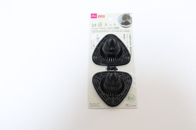 ダイソーの鉢底ネット（7.1cm×7.5cm×4.5cm、6個組）1