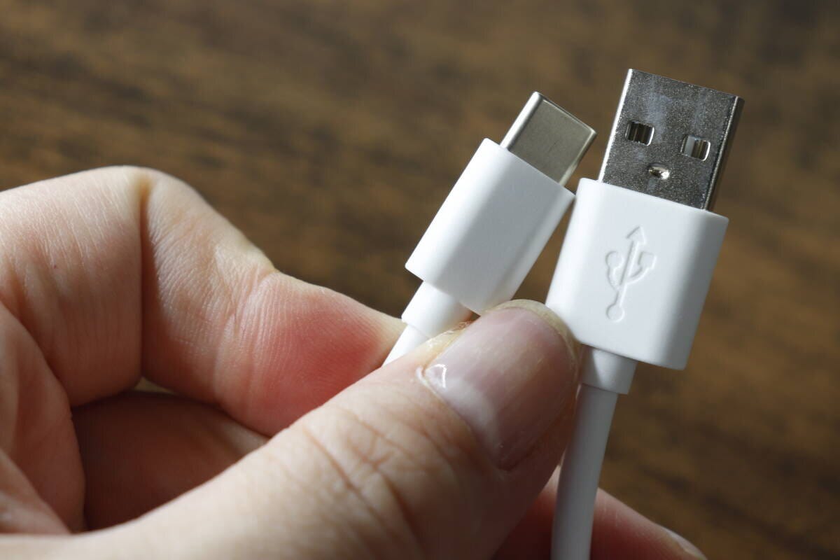 指で持ったUSB 指で持ったUSB
