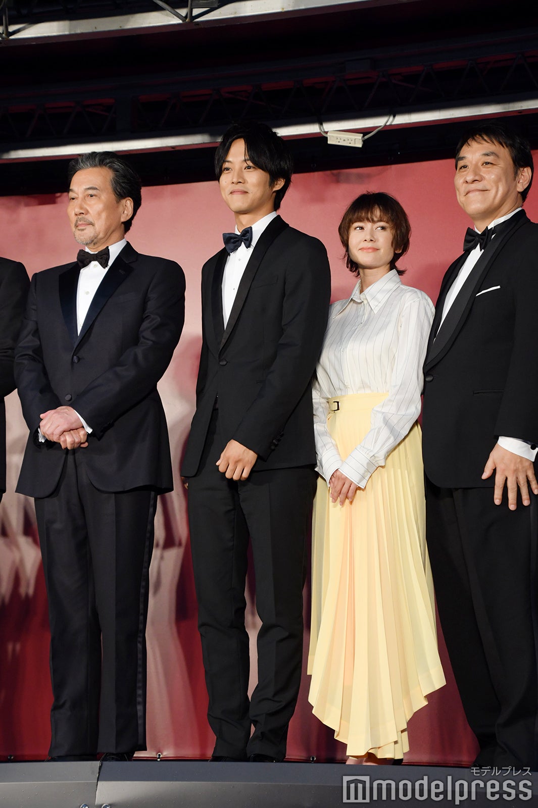 役所広司、松坂桃李、真木よう子、ピエール瀧（C）モデルプレス
