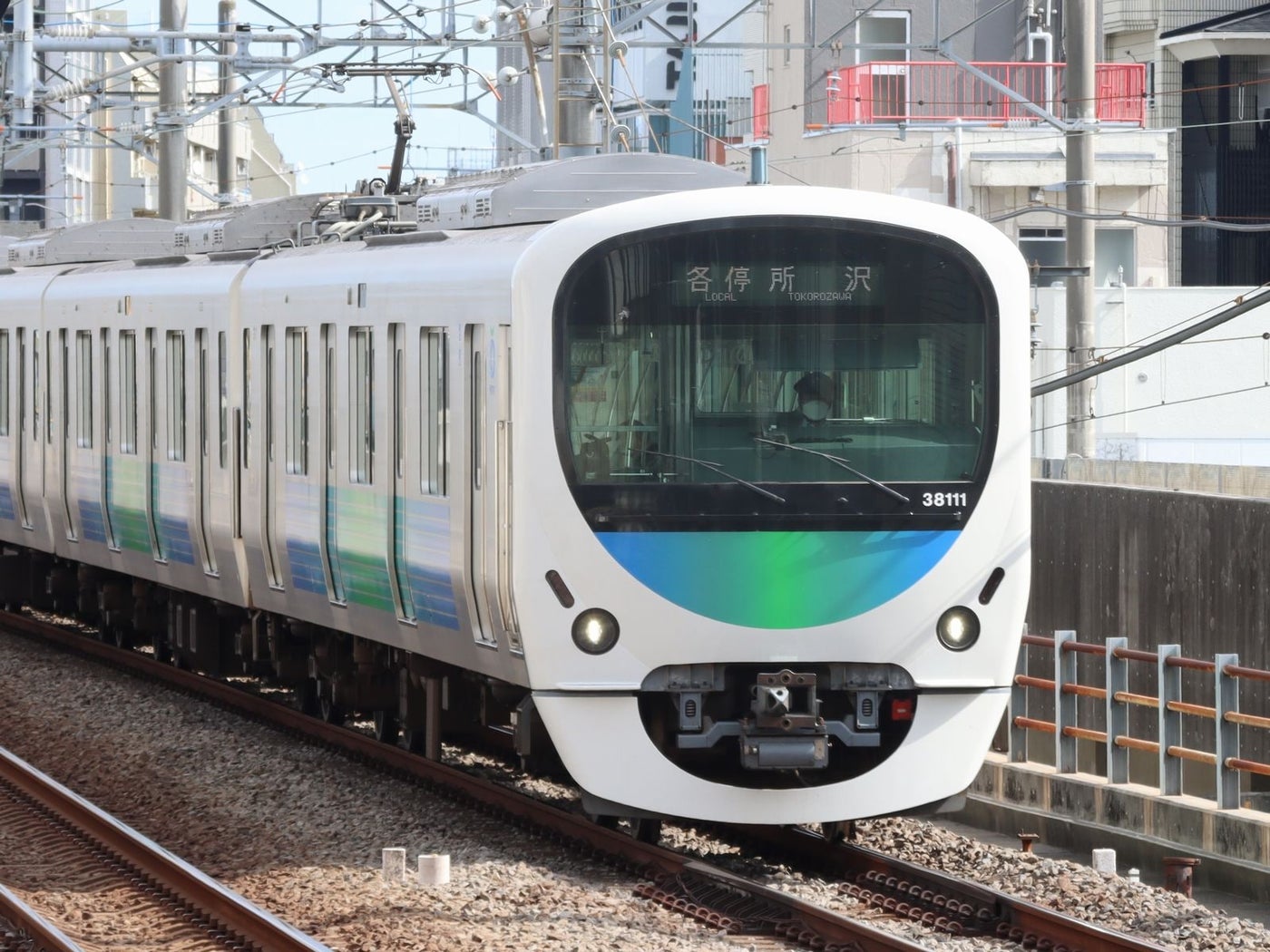 西武30000系、愛称スマイルトレイン