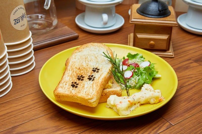 JUNGWOO 子犬のお散歩サンド2,079円（税込）（C）SM ENTERTAINMENT JAPAN INC．