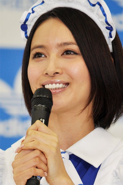 加藤夏希、adidas新スニーカー発表会でメイドコスプレ