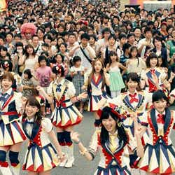 AKB48・32ndシングル「恋するフォーチュンクッキー」(8月21日発売)MVより