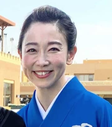 「素敵なお着物♥」「何と可愛い帯」夫は元JRAトップ騎手の元フジアナ 長女の小学卒業式で「入場から泣いた」色無地の着物が「お似合い」