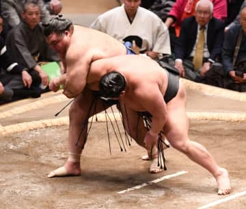 大相撲 35歳高安が自身初「逆とったり」で伯乃富士下す「思い切り振り返しました」好調3勝目