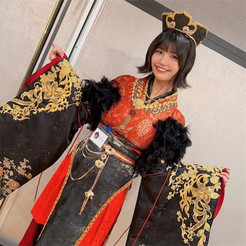 "童顔×高身長"グラビアモデル・南あみ、閻魔様コスプレ披露「カッケェ〜〜！！！」