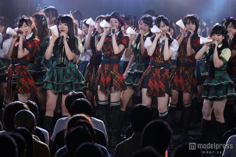 公演のラストに「仲間の歌」を披露するSKE48（C）AKS