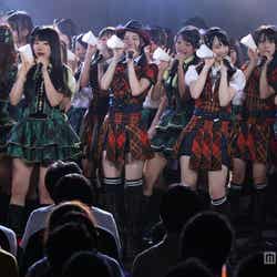 公演のラストに「仲間の歌」を披露するSKE48(C)AKS