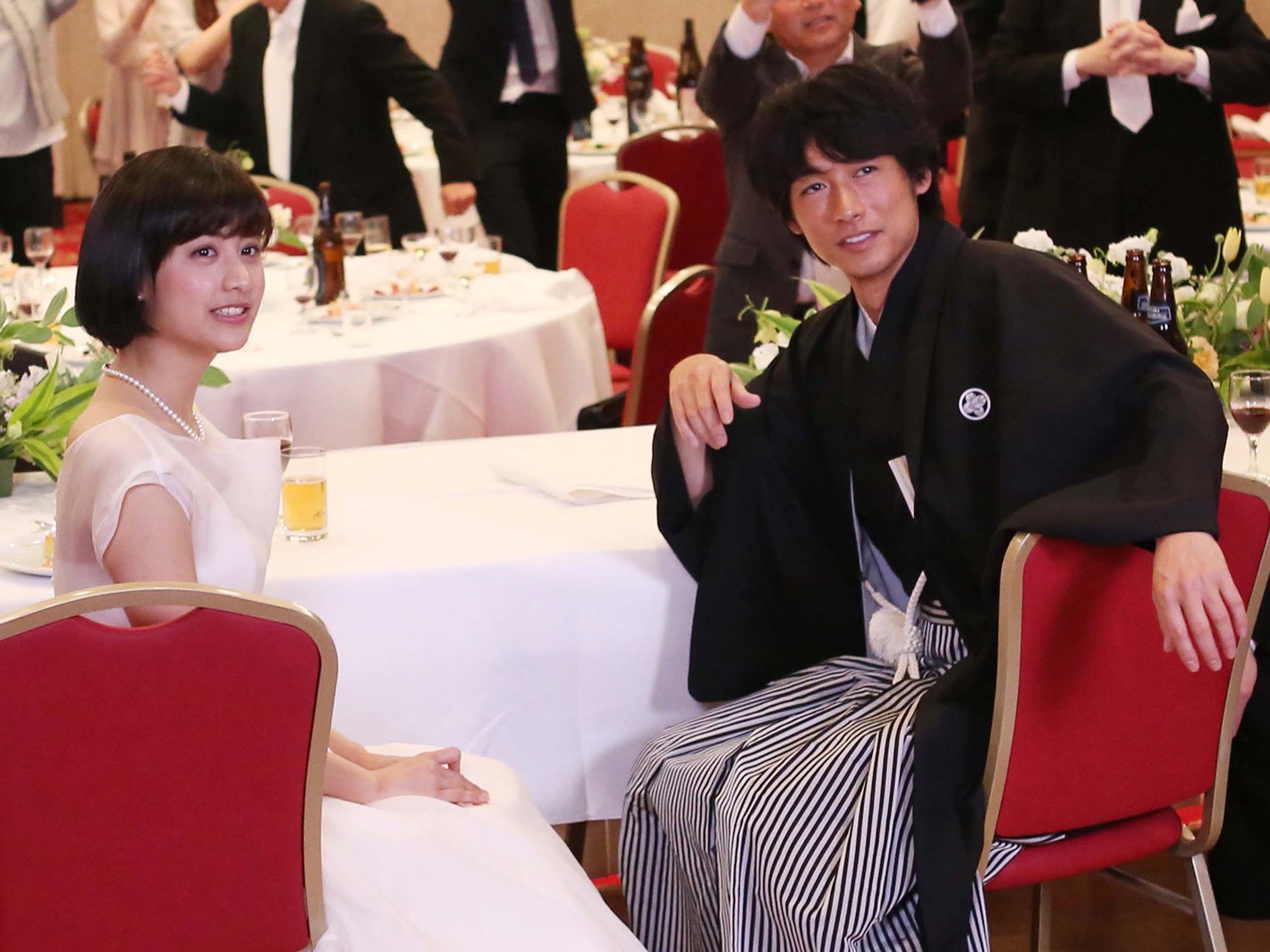 山本美月、ディーン・フジオカ／「モンテ・クリスト伯 ―華麗なる復讐―」第1話より（C）フジテレビ