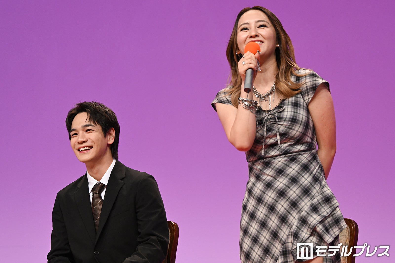 ツッコミ合うほど仲が良い豆原一成、岡田結実（C）モデルプレス