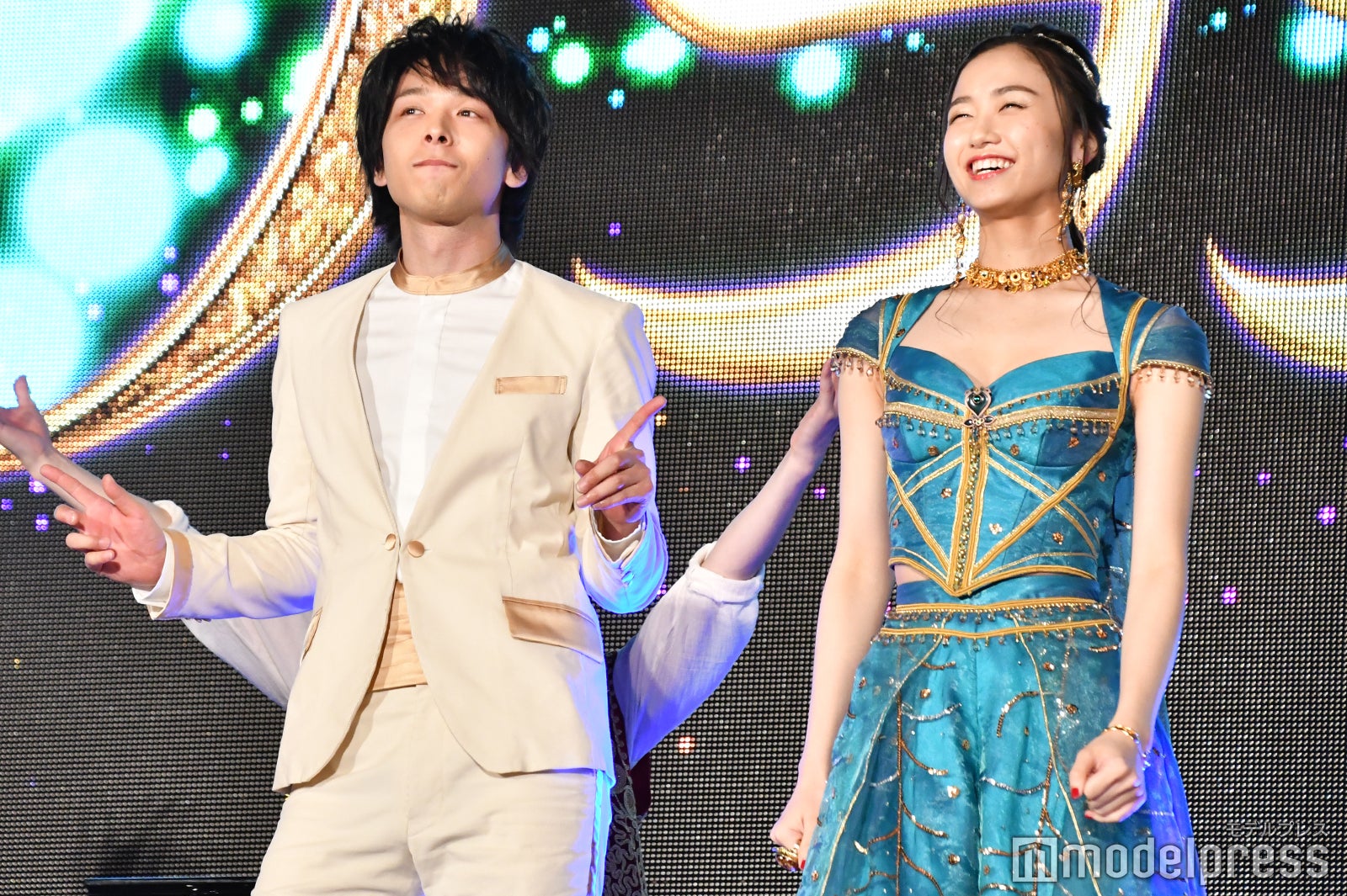 楽しそうな中村倫也、木下晴香 （C）モデルプレス
