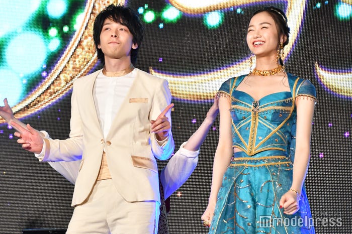 楽しそうな中村倫也、木下晴香 (C)モデルプレス