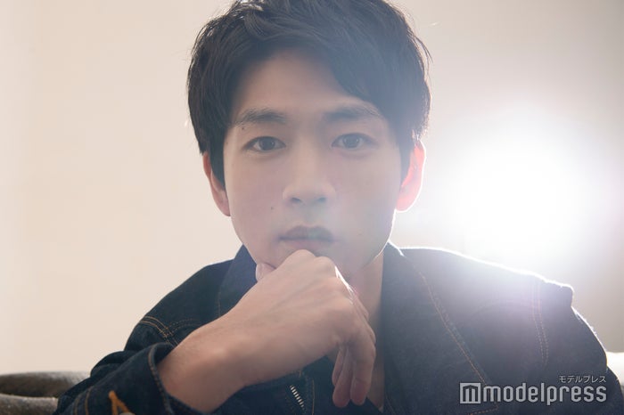 松下洸平 スカーレット インタビュー 戸田恵梨香との胸キュンシーンで 2 3回ngを出しました 八郎 に共感する葛藤や恐怖とは モデルプレス