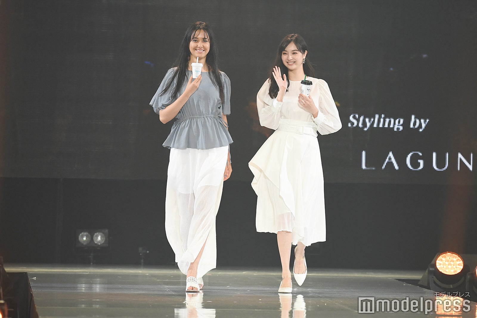 浦浜アリサ、新川優愛 （C）モデルプレス