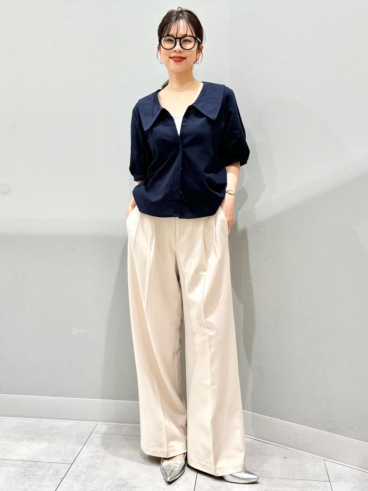 ビッグカラーが顔まわりのアクセントに 出典:StyleHint