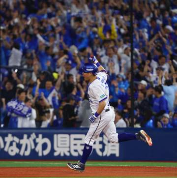 DeNA 筒香が逆転3ランで絶叫！横浜スタジアムが熱狂 モイネロに苦戦も…0-2の八回に起死回生のアーチ