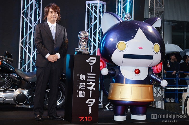 （左から）日野晃博氏、ロボニャン