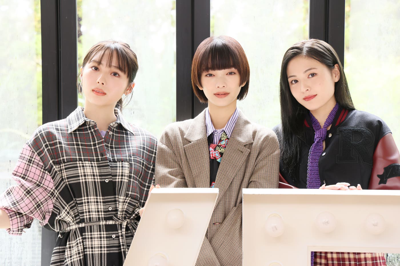 (左から)秋田汐梨、見上愛、和内璃乃