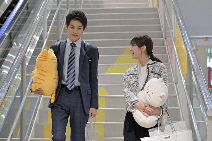 神尾楓珠、生見愛瑠「くるり~誰が私と恋をした?~」第2話より(C)TBS