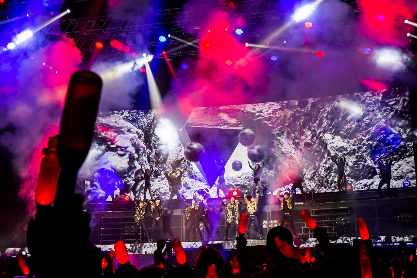 iKON（写真提供：avex）