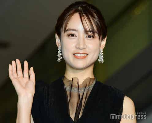 山本美月“太ももチラ見せ”黒ドレス姿 理想のクリスマスを明かす