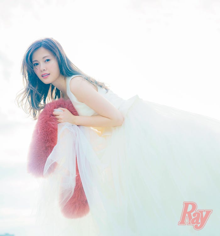 乃木坂46白石麻衣「Ray」11月号より(画像提供:主婦の友社)
