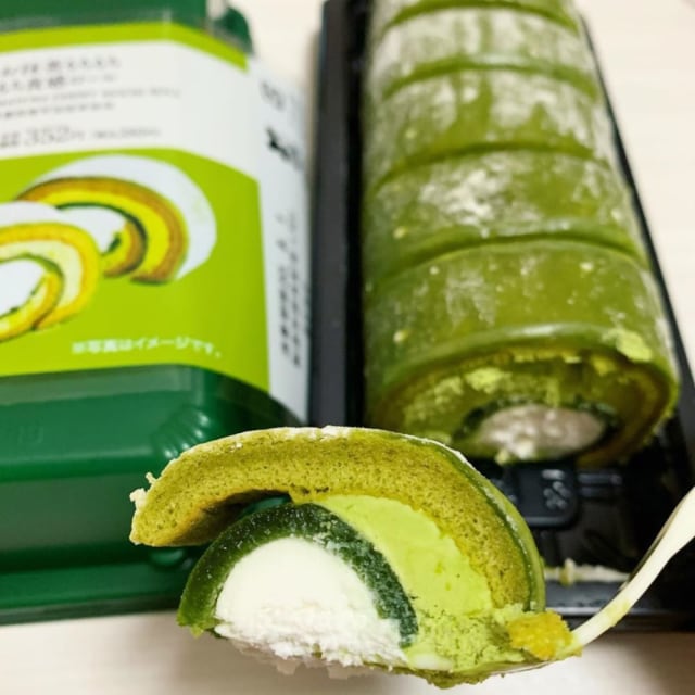 お抹茶もち食感ロール
