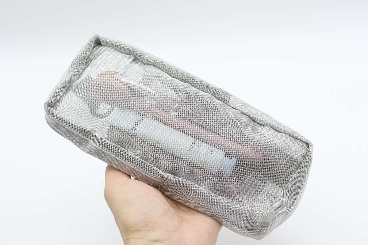 メッシュペンケース（平型、SI）　透けて見える