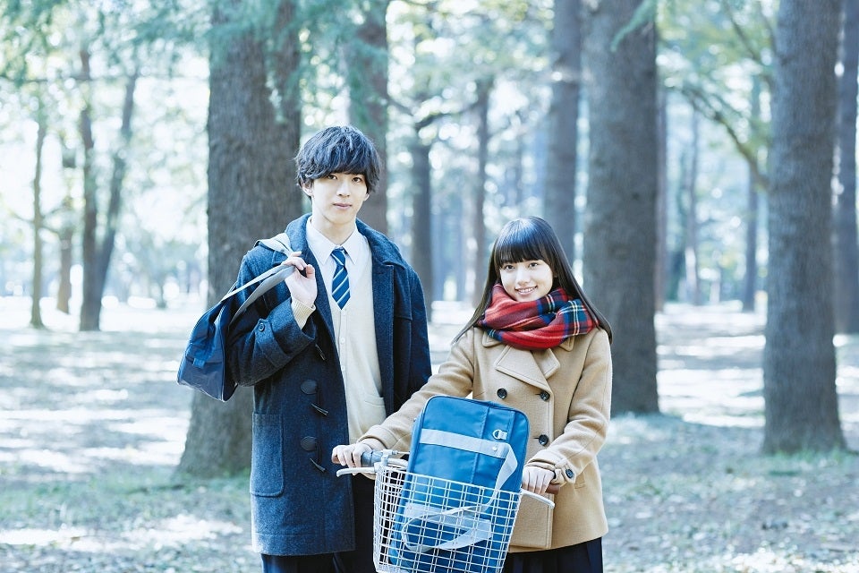 ほっこり胸キュン… 清原果耶と甲斐翔真が冬服に着替えたら