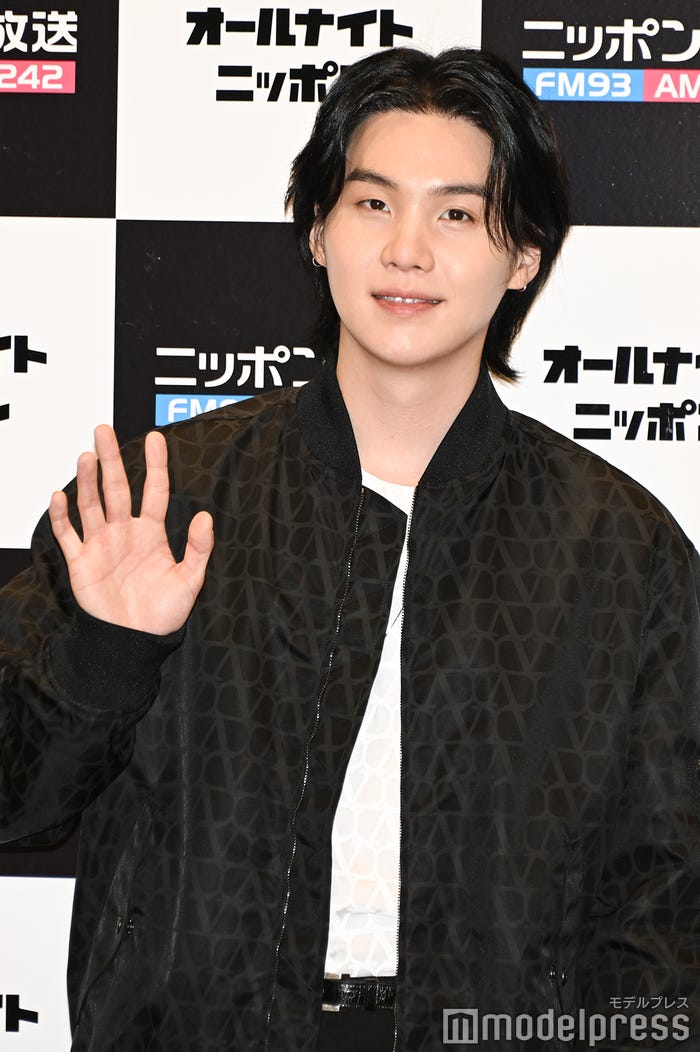 SUGA(C)モデルプレス