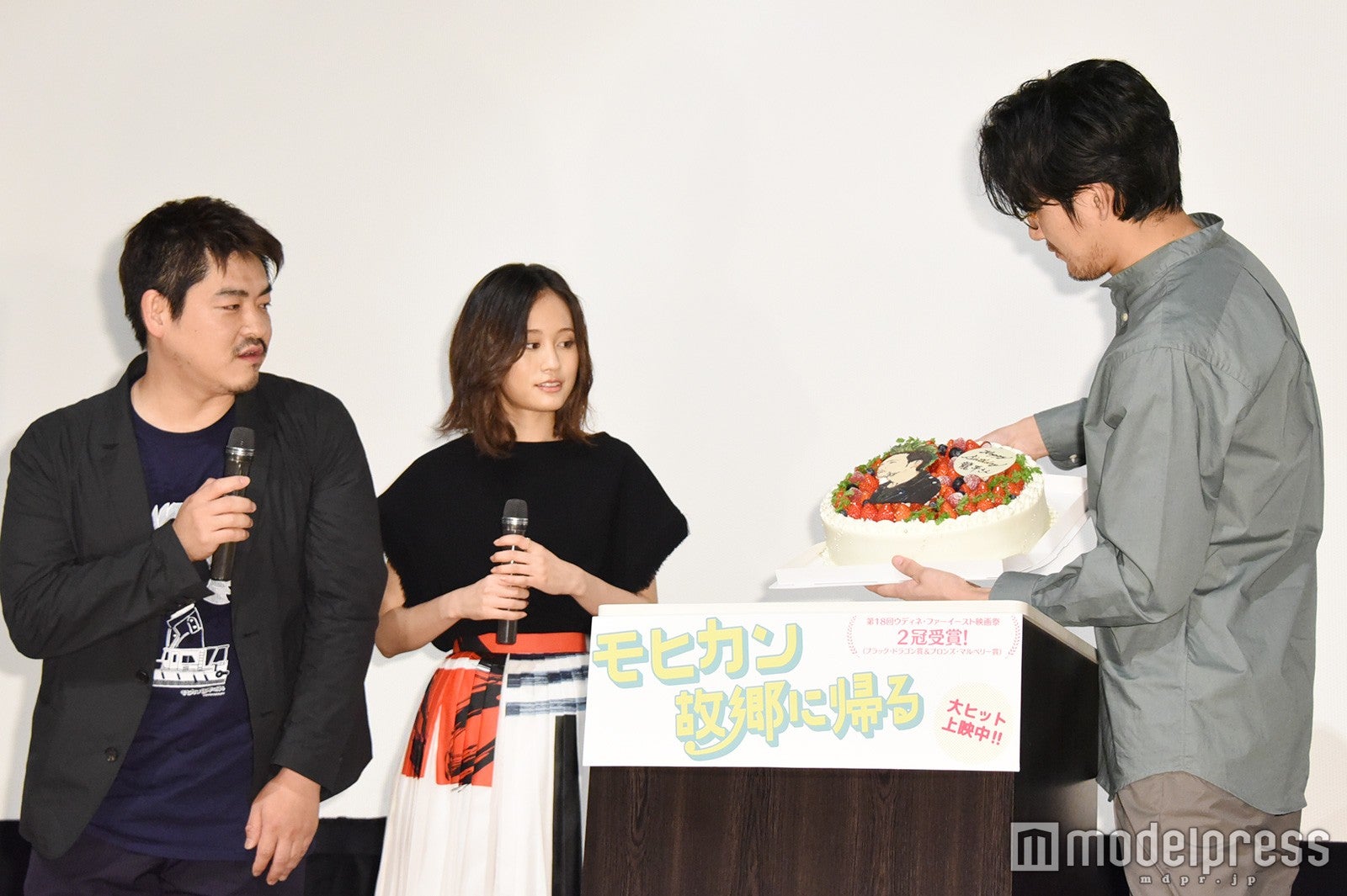 沖田修一監督、前田敦子、松田龍平（C）モデルプレス