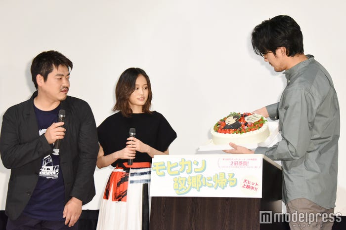 沖田修一監督、前田敦子、松田龍平(C)モデルプレス