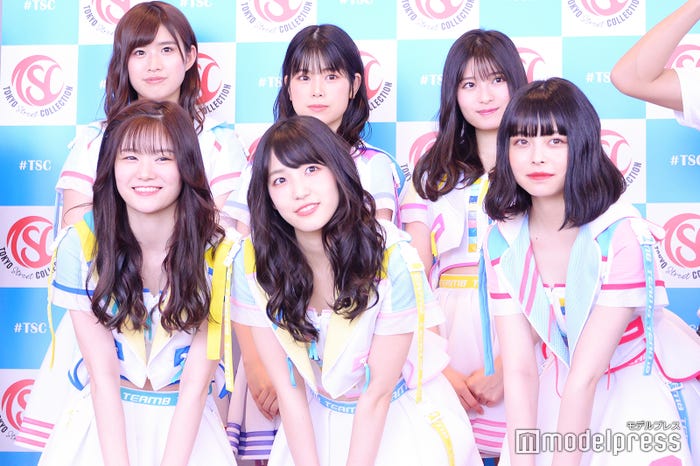 (上段左から)佐藤朱、吉川七瀬、行天優莉奈(下段左から)中野郁海、下尾みう、人見古都音(C)モデルプレス