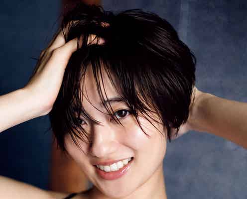 奥山かずさ、ショートカットで初グラビア 大人の色気漂う妖艶な姿