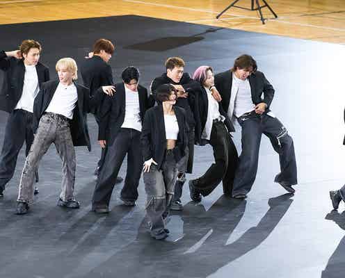 「それスノ」“9人ダンス日本一決定戦”Snow Man岩本照が語るダンスへの熱い思い LDHチームらパフォーマンス写真解禁