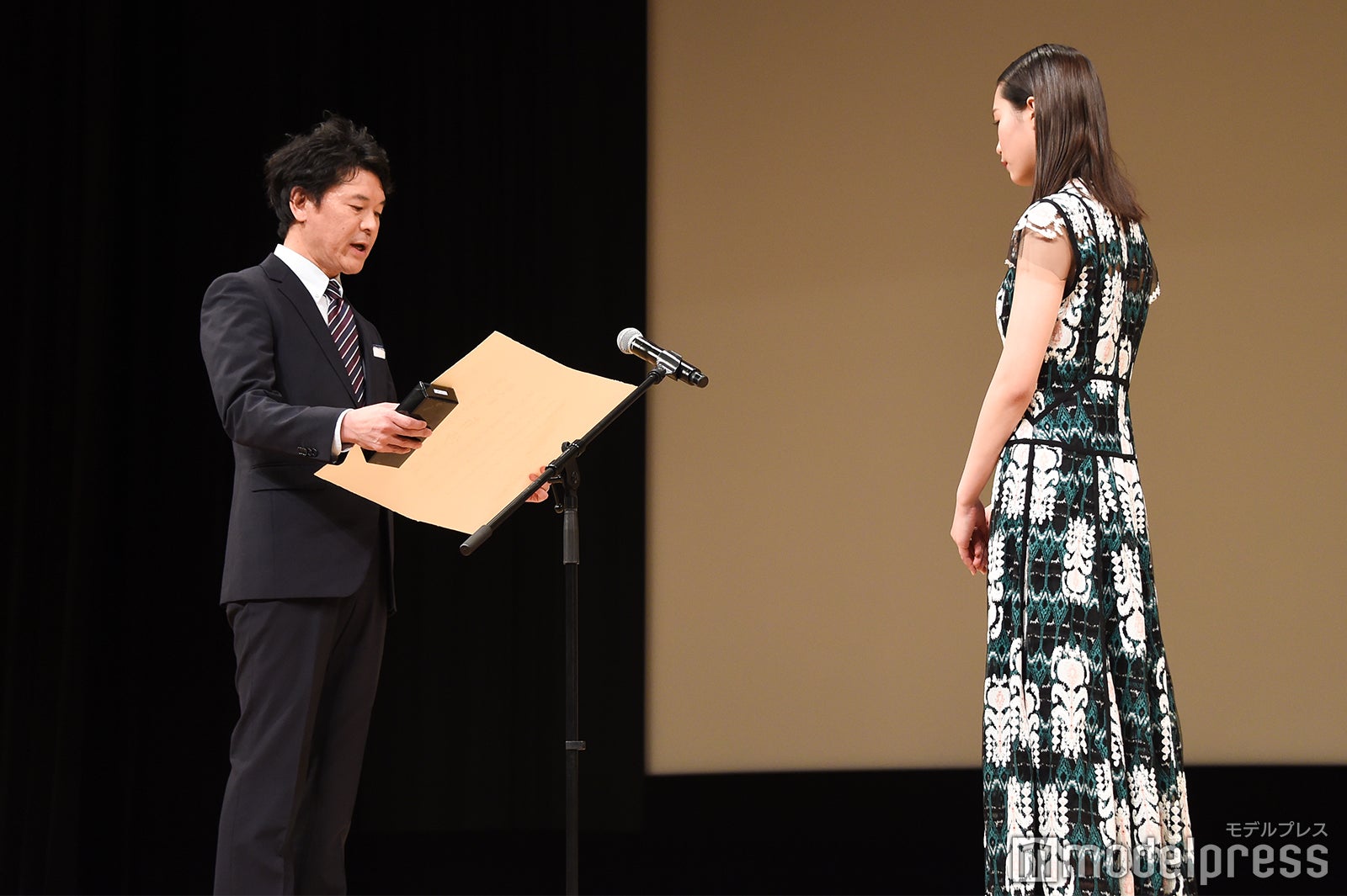 南沙良（右）（C）モデルプレス