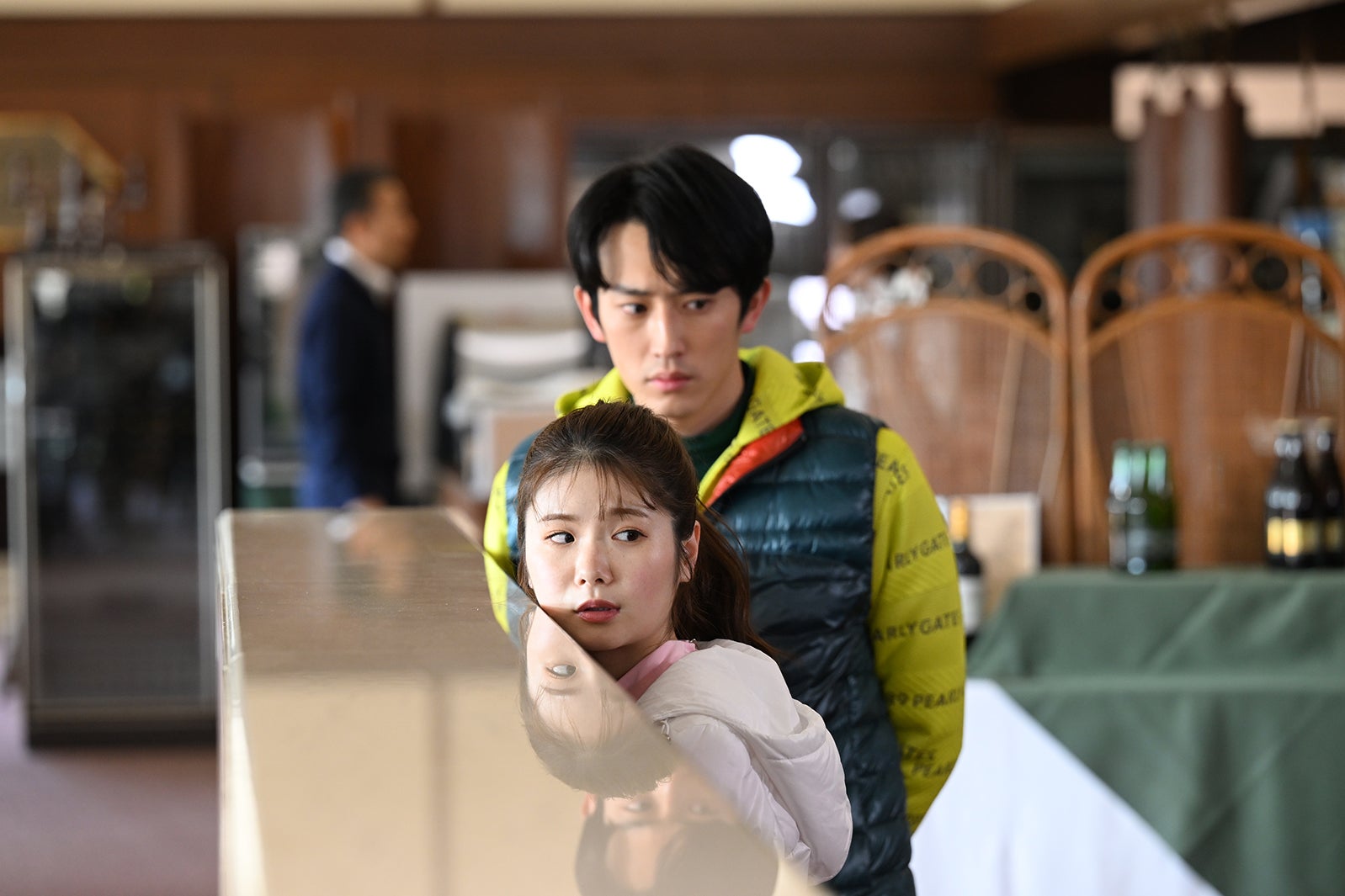 小野花梨、杉野遥亮「罠の戦争」第8話より（C）カンテレ