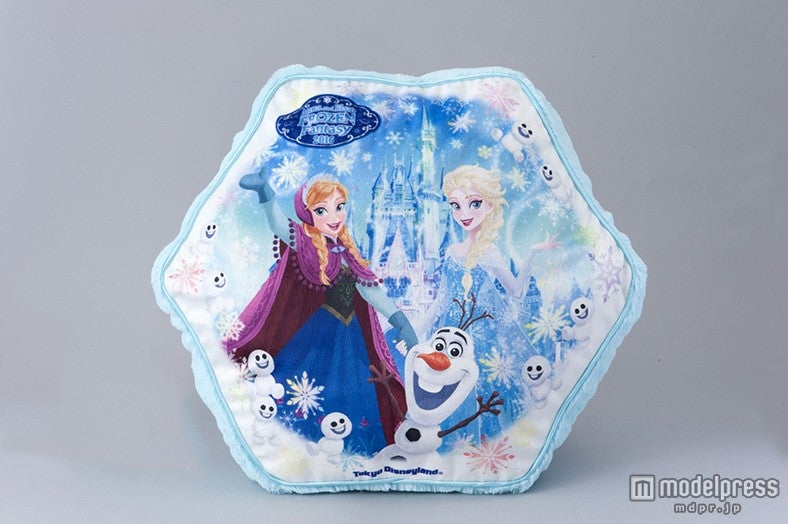 クッション￥2,800（C）Disney