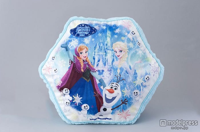 クッション¥2,800(C)Disney