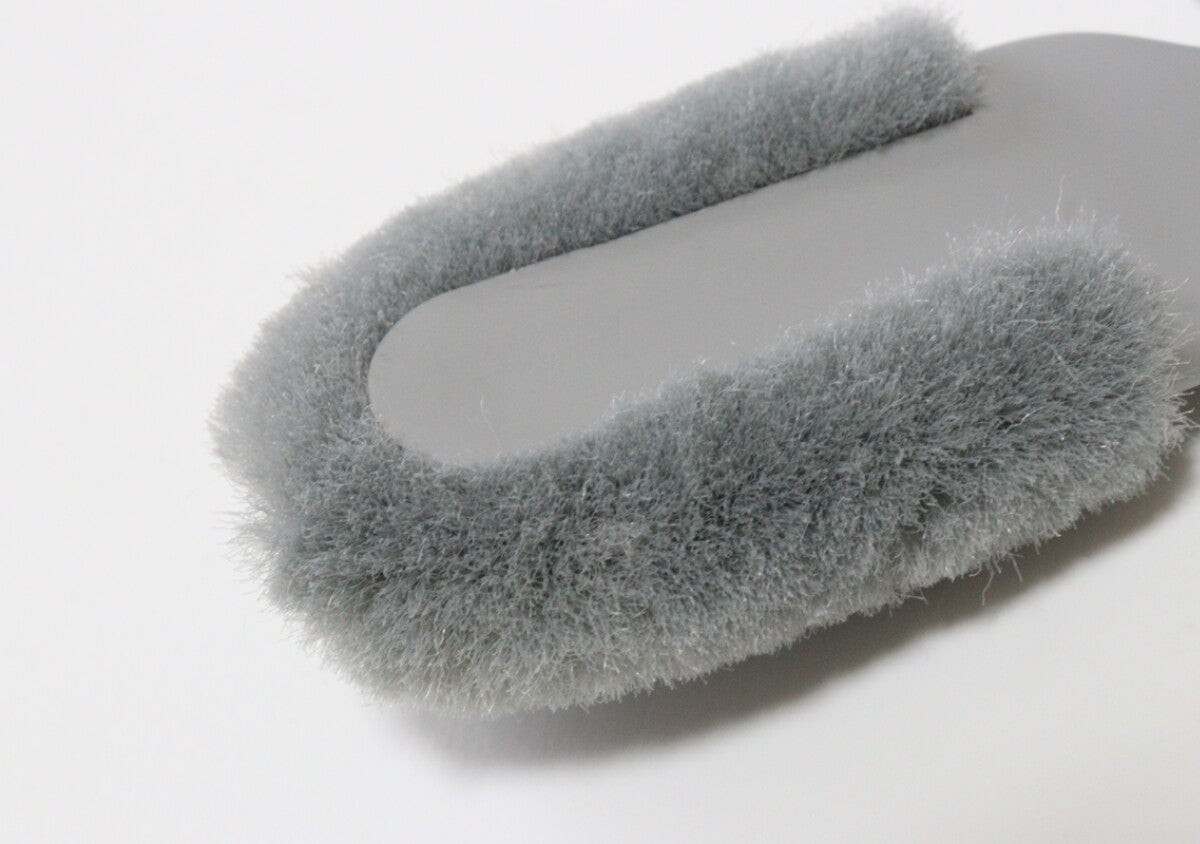 早く買うべきだった！「こんなに柔らかくて大丈夫…？」実力の高さに驚いた100均の専用ブラシ