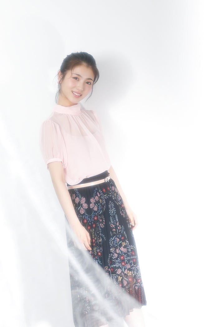 浜辺美波フォトエッセイ「気ままに美波」（11月12日発売）より（提供写真）